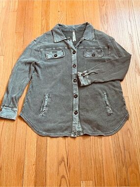 Leo & Nicole Washed Sage Green Button -Up Waffle Thermal  Woman’s Shirt Size L